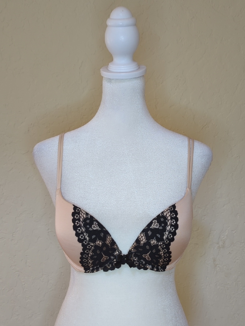 Victoria's Secret Blush with Black Butterfly Lace Very Sexy Push-Up Bra Size 32C